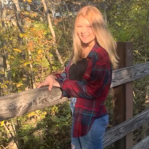 Meet your Posher, Lilly - Picture 1 of 3